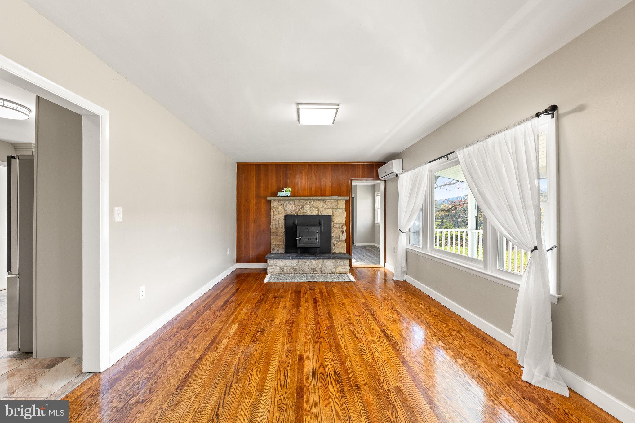 673 Fort Valley Road Fort Valley, VA 22652 - Photo 7 of 35 Living Room