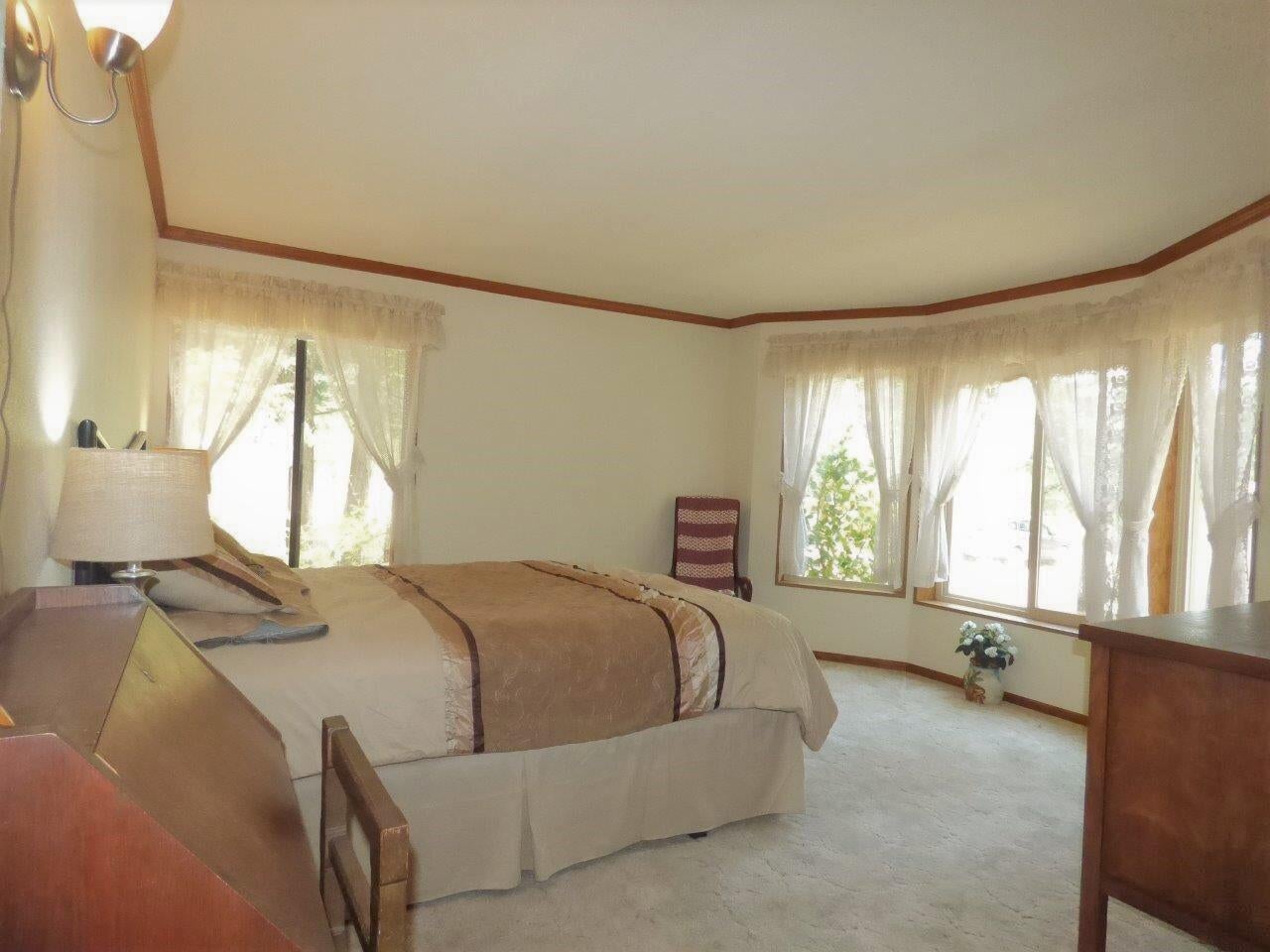 1500 Queens Branch Road Rogue River, OR 97537 - Photo 25 of 40 Primary Bedroom - Southern Oregon Homes