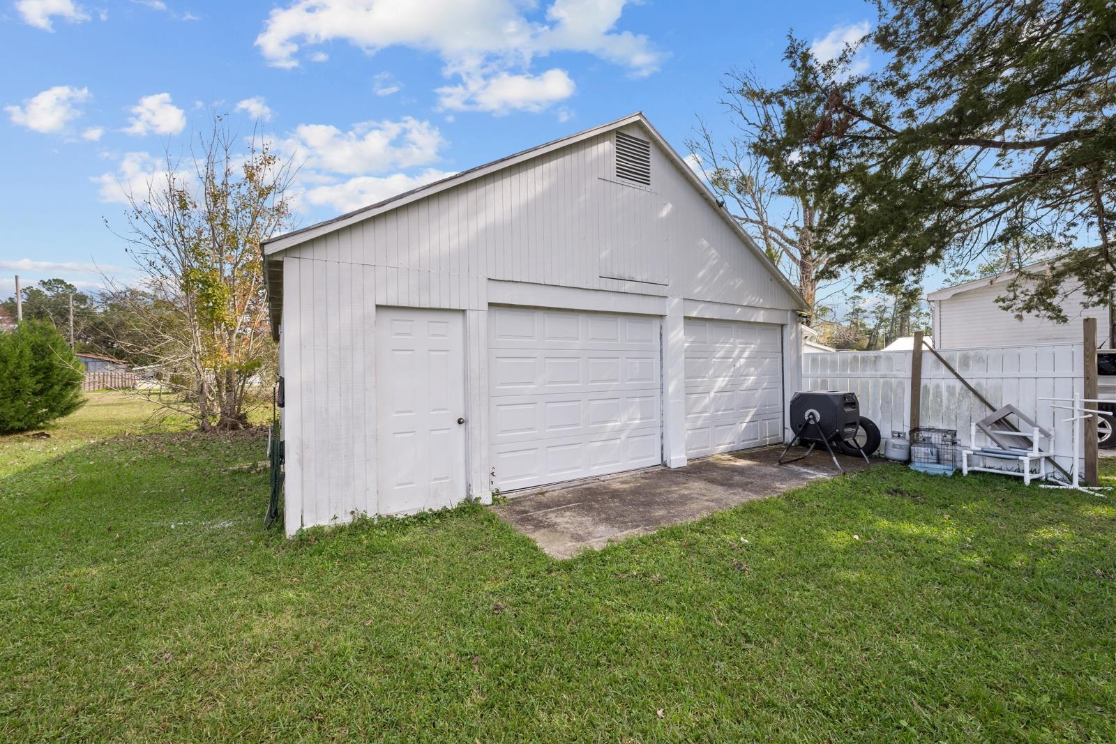 106 Lake Lane Crescent City, FL 32112 - Photo 20 of 25 a view of a backyard of the house
