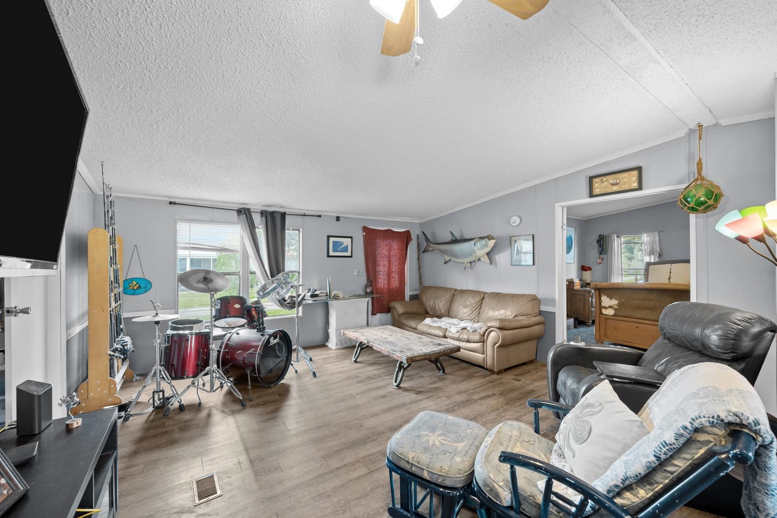 106 Lake Lane Crescent City, FL 32112 - Photo 5 of 25 a living room with furniture and a flat screen tv