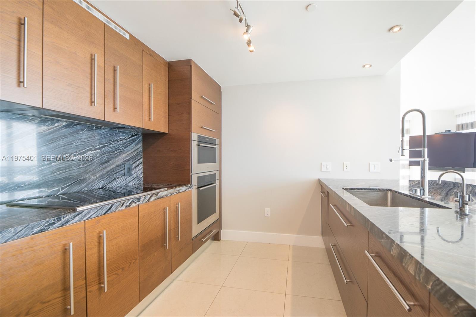 465 Brickell Avenue, Unit 4301 Miami, FL 33131 - Photo 14 of 45