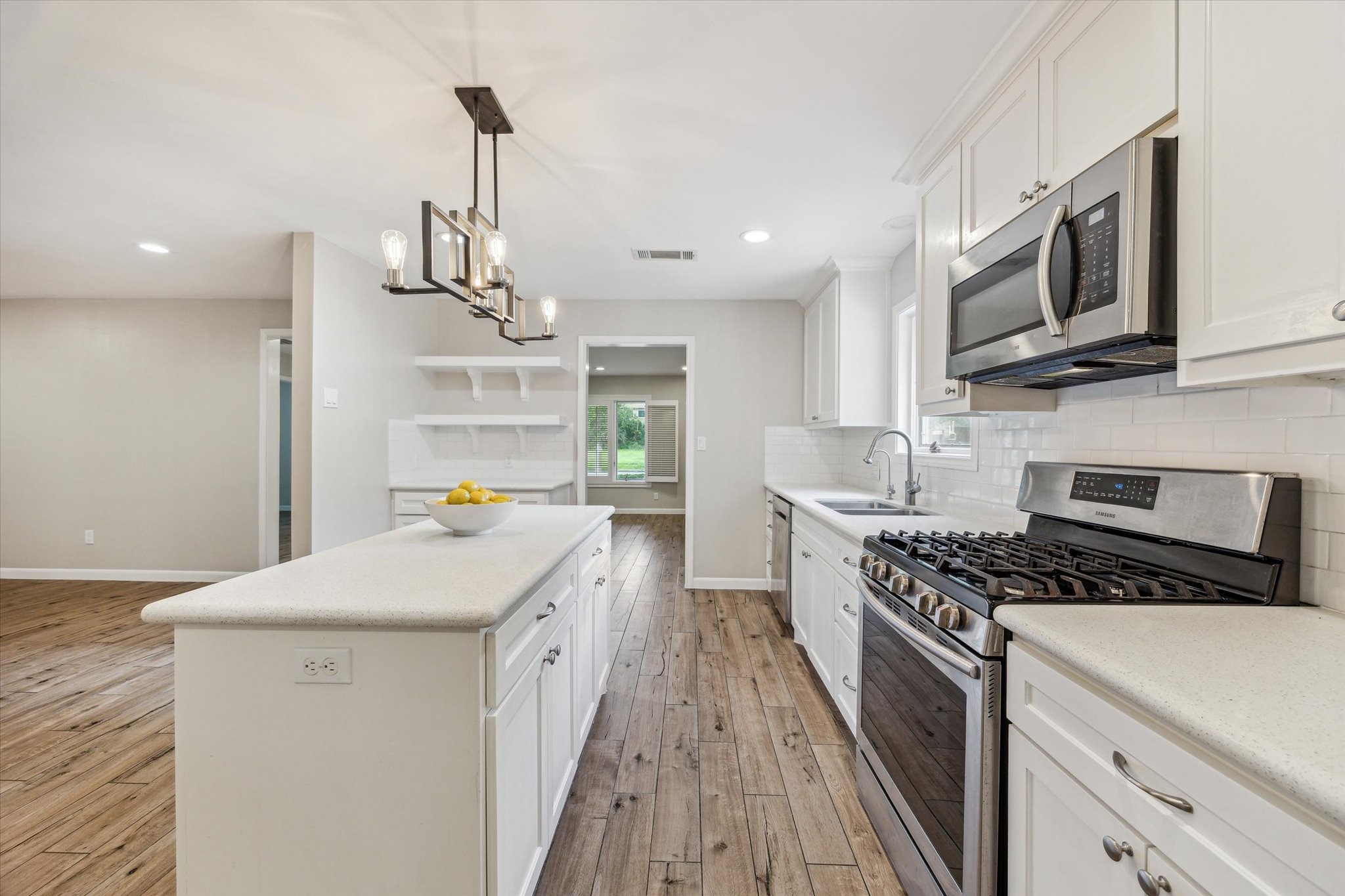 5118 Indigo Street Houston, TX 77096 - Photo 9 of 20