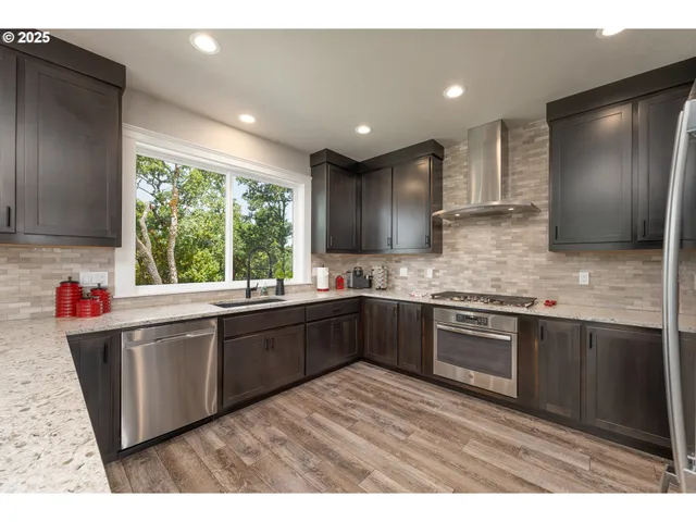 $714,900 | 1062 Southridge Way, Roseburg, OR 97470