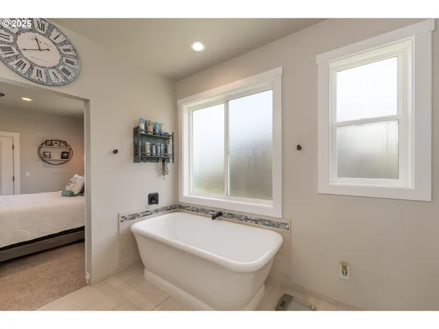 $714,900 | 1062 Southridge Way, Roseburg, OR 97470