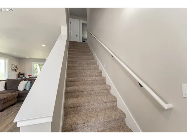 $714,900 | 1062 Southridge Way, Roseburg, OR 97470