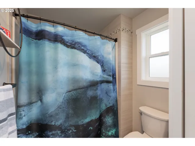 $714,900 | 1062 Southridge Way, Roseburg, OR 97470