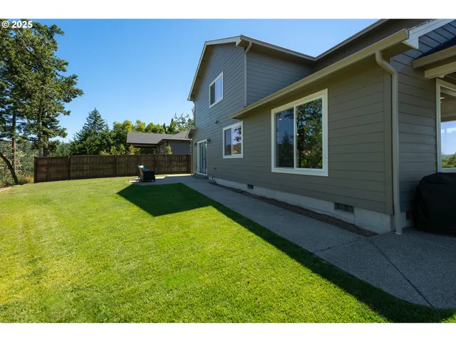 $714,900 | 1062 Southridge Way, Roseburg, OR 97470