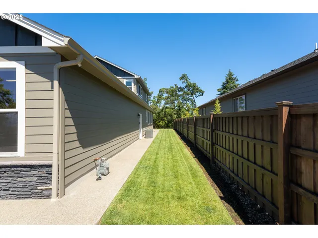 $714,900 | 1062 Southridge Way, Roseburg, OR 97470