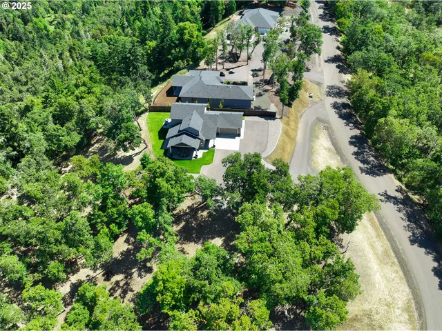 $714,900 | 1062 Southridge Way, Roseburg, OR 97470