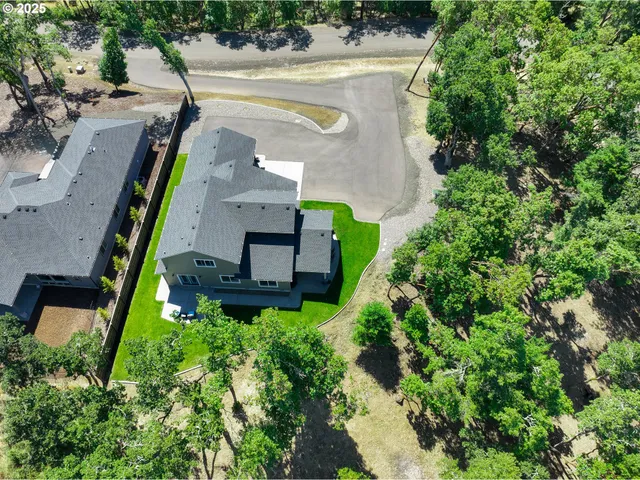 $714,900 | 1062 Southridge Way, Roseburg, OR 97470