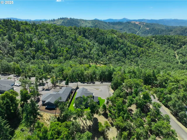 $714,900 | 1062 Southridge Way, Roseburg, OR 97470