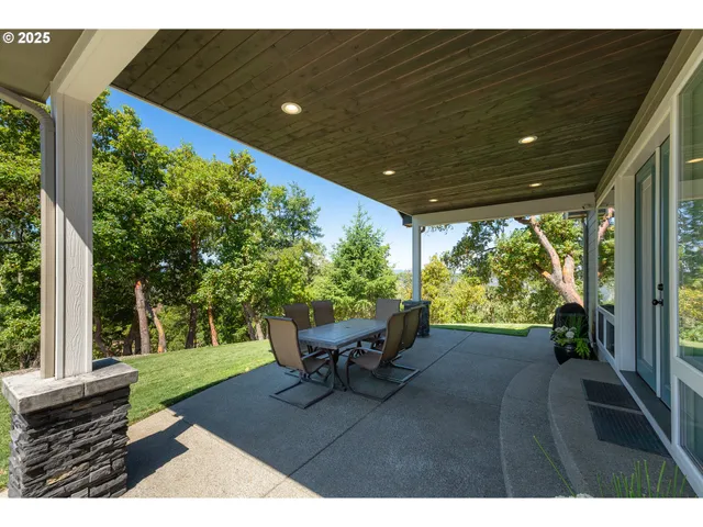 $714,900 | 1062 Southridge Way, Roseburg, OR 97470