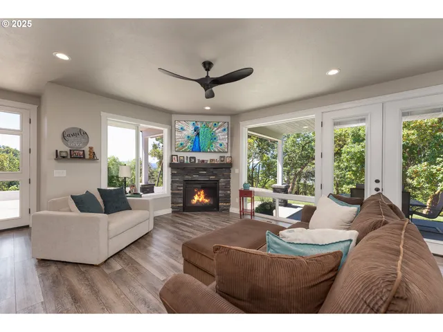 $714,900 | 1062 Southridge Way, Roseburg, OR 97470