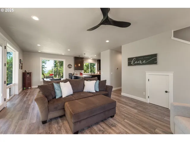 $714,900 | 1062 Southridge Way, Roseburg, OR 97470