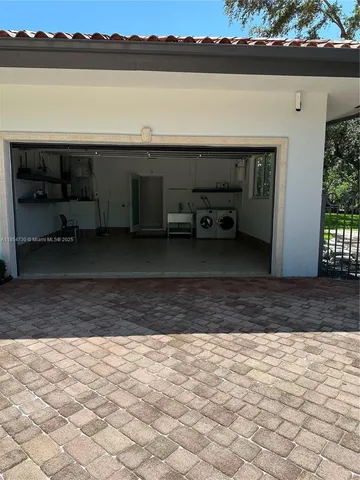 $5,195,000 | 10600 Southwest 69th Avenue, Pinecrest, FL 33156