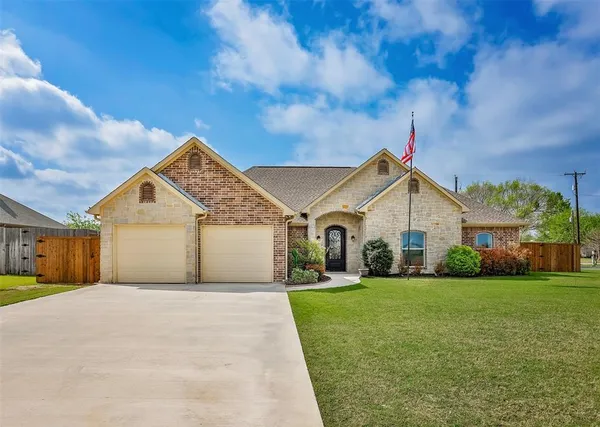 $432,500 | 700 Mary Lee Lane, Collinsville, TX 76233
