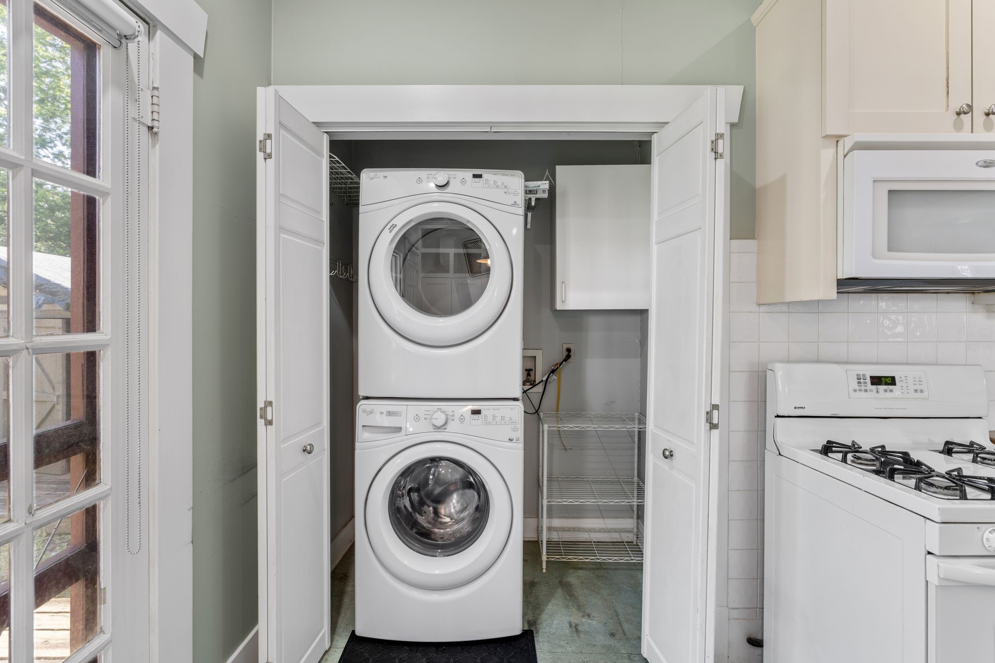217 Teetshorn Street Houston, TX 77009 - Photo 13 of 21 a utility room with dryer and washer