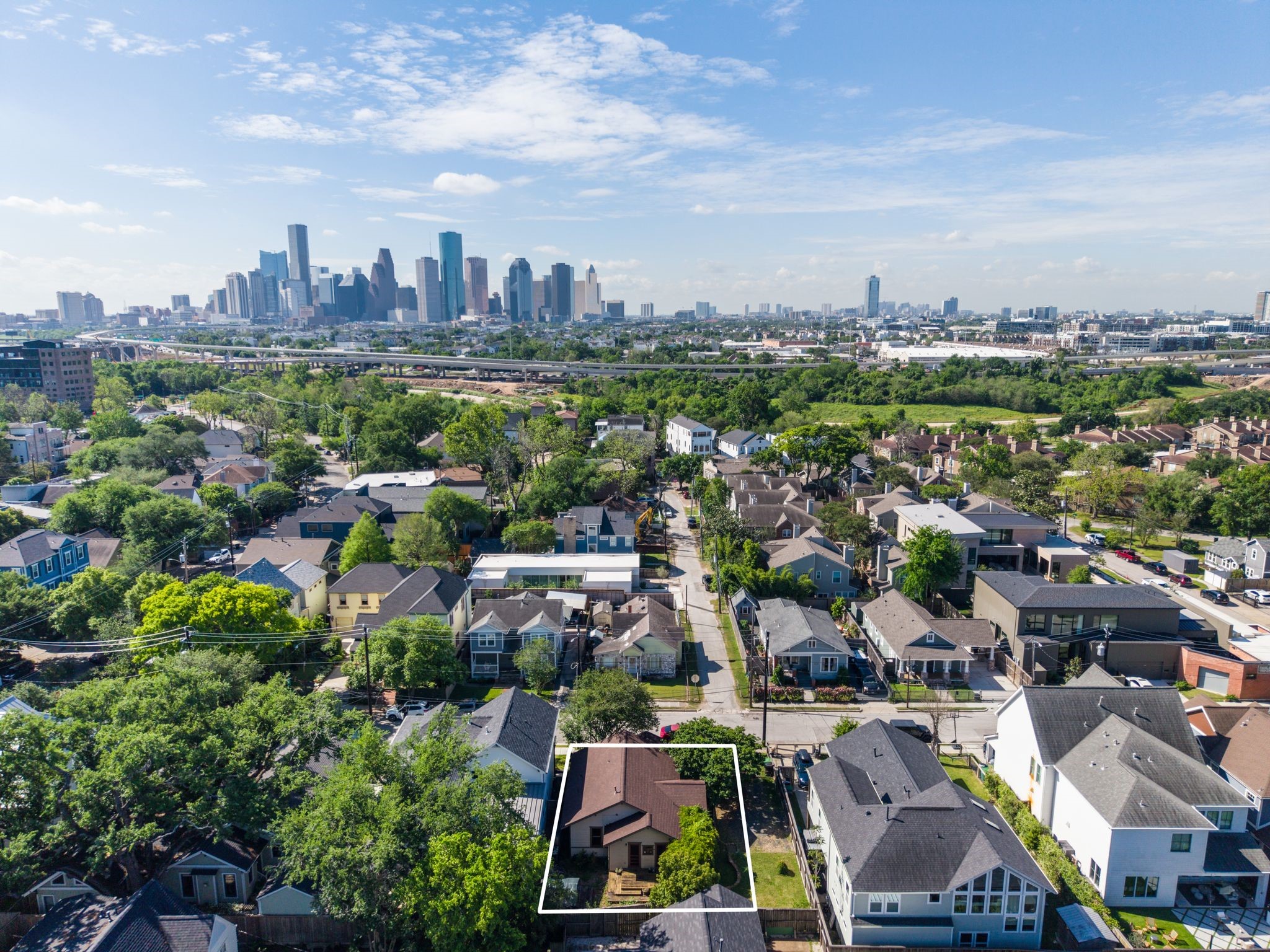 217 Teetshorn Street Houston, TX 77009 - Photo 2 of 21 a view of a city