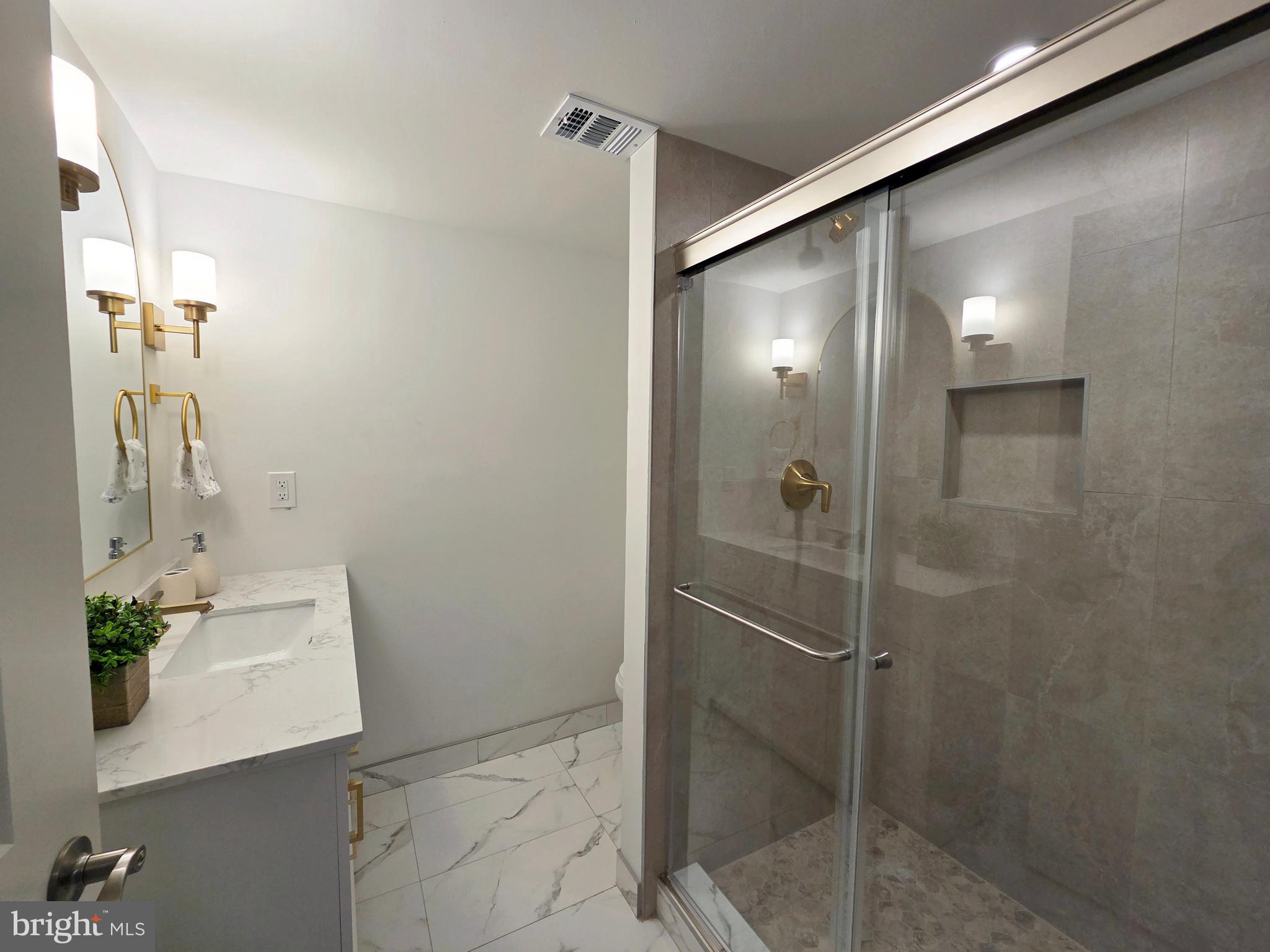 909 Farmstead Road Cockeysville, MD 21030 - Photo 7 of 28