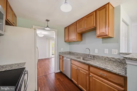 $320,000 | 11709 Ashworth Court, Germantown, MD 20876