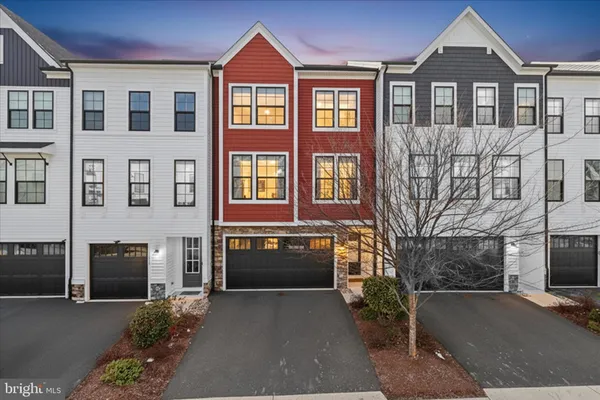 $829,990 | 25429 Hartland Orchard Terrace, Chantilly, VA 20152