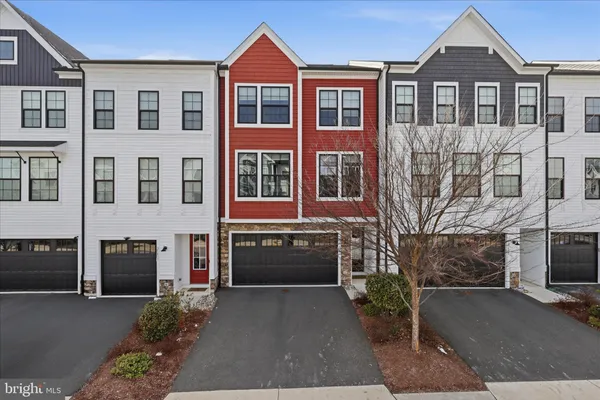 $829,990 | 25429 Hartland Orchard Terrace, Chantilly, VA 20152