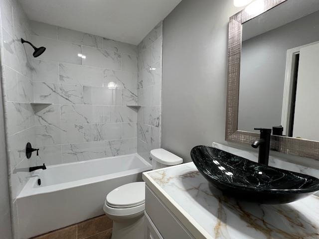 1012 Greencliff Road Collierville, TN 38017 - Photo 13 of 21 a bathroom with a sink a toilet and a bathtub