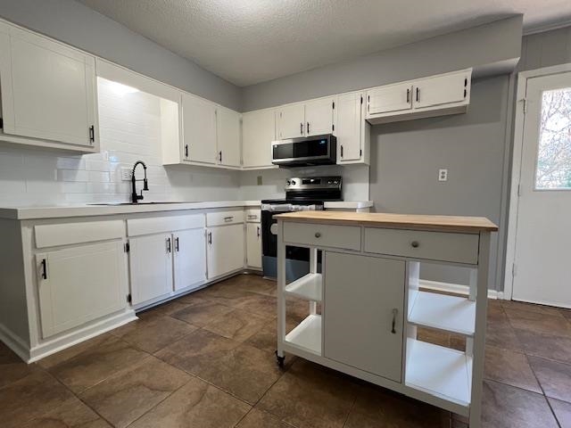 1012 Greencliff Road Collierville, TN 38017 - Photo 7 of 21 a kitchen with a stove sink and microwave
