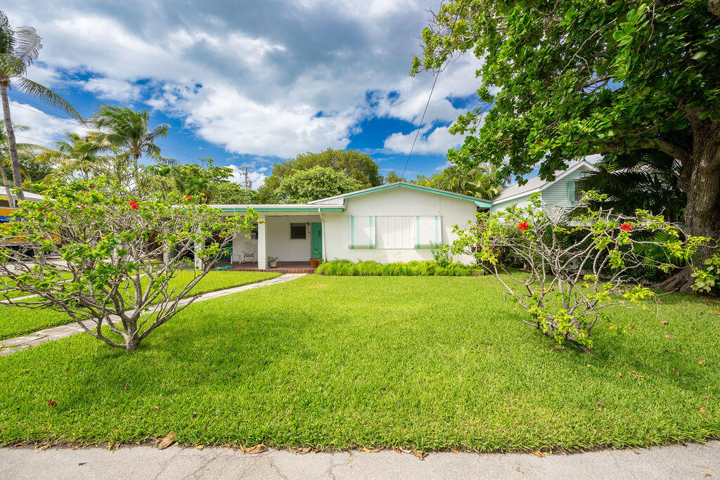 719 Washington Street Key West, FL 33040 - Photo 2 of 28 a front view of house with yard and green space