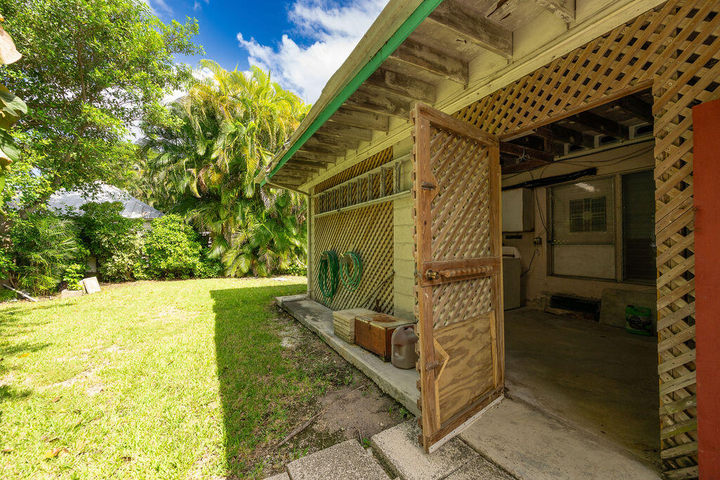 719 Washington Street Key West, FL 33040 - Photo 21 of 28 a view of back yard of the house