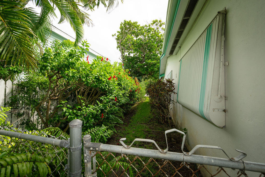 719 Washington Street Key West, FL 33040 - Photo 26 of 28 a backyard of a house with lots of green space
