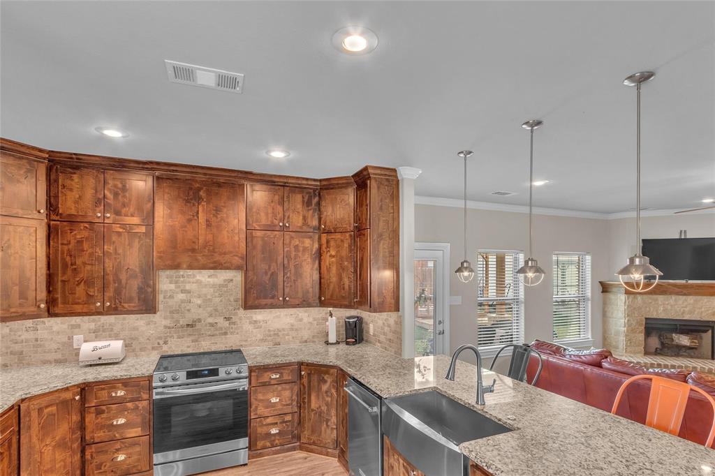 129 Oak Springs Loop Mabank, TX 75147 - Photo 9 of 32