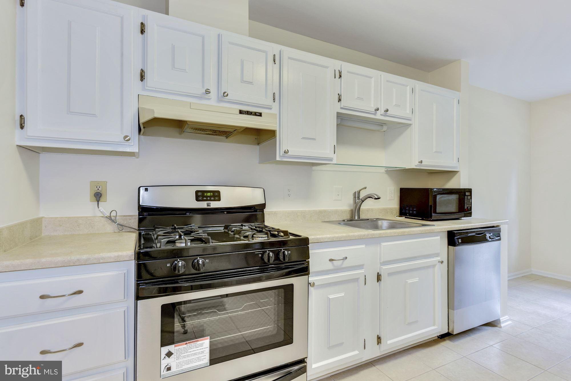 2294 Gunsmith Square Reston, VA 20191 - Photo 3 of 20 Kitchen