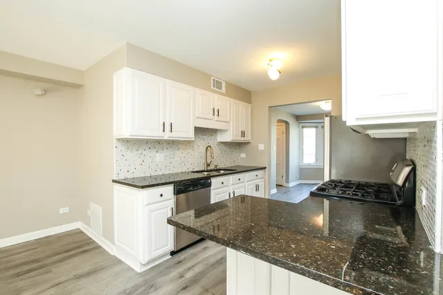 $3,000 | 5815 North Canfield Avenue, Chicago, IL 60631