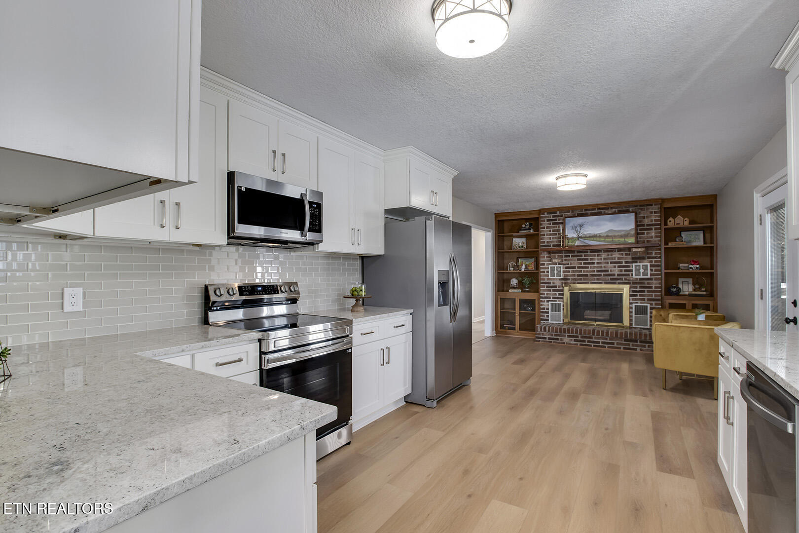 12409 Boyd Station Road Knoxville, TN 37934 - Photo 15 of 60 Large Kitchen