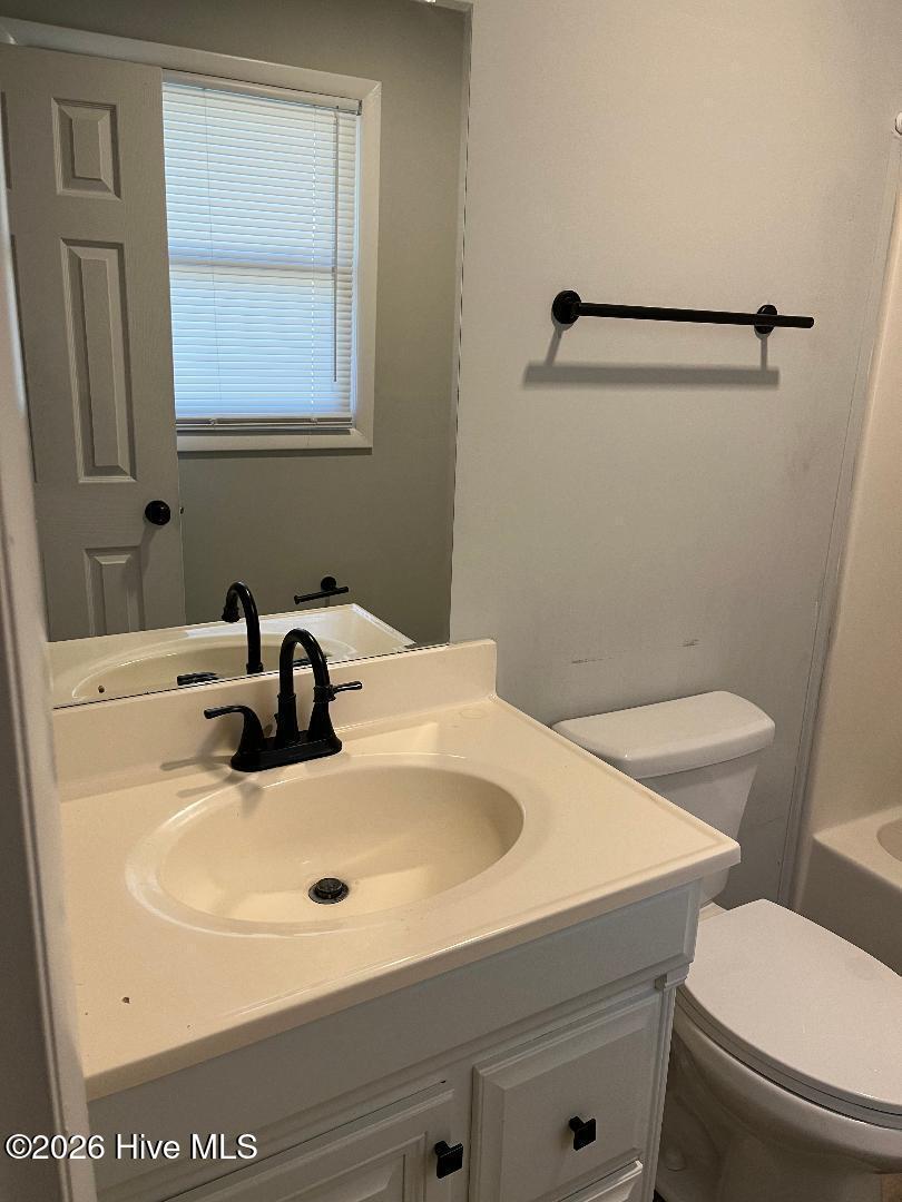 2004 Cedar Point Circle Elizabeth City, NC 27909 - Photo 16 of 19 Primary bath