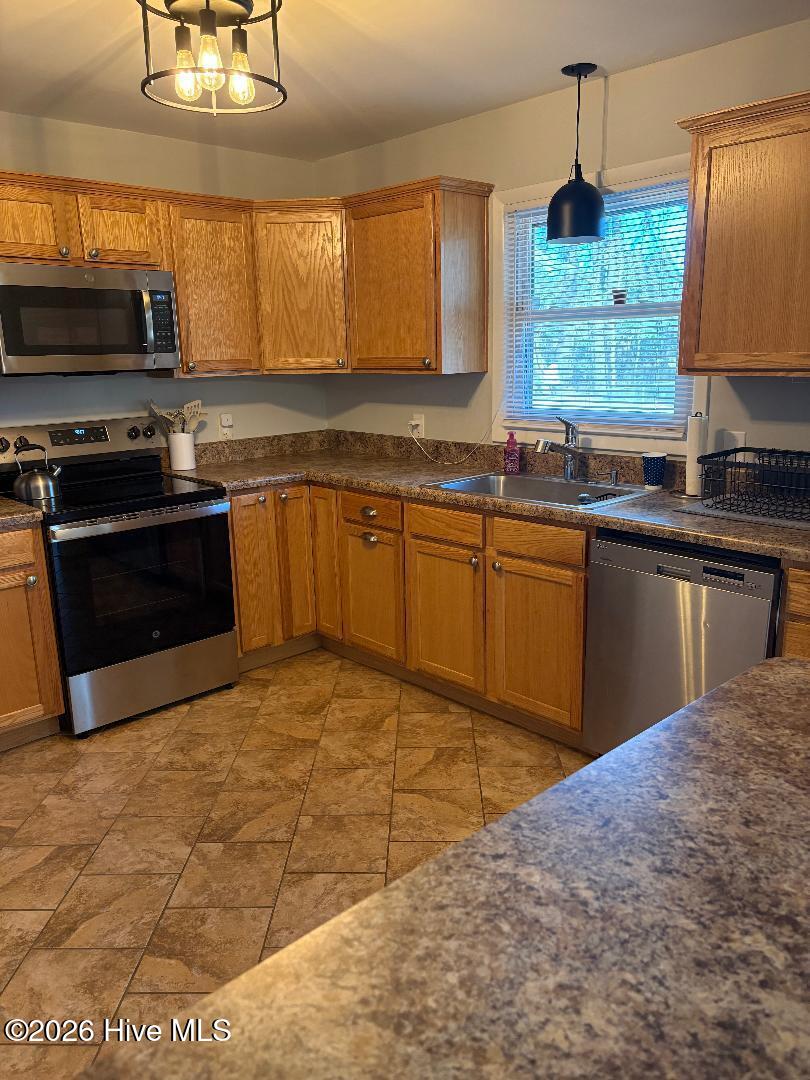 2004 Cedar Point Circle Elizabeth City, NC 27909 - Photo 7 of 19 All appliances convey in great condition.