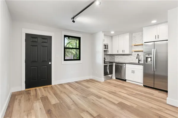 $1,250 | 4421 Burgundy Street, Unit 202, New Orleans, LA 70117