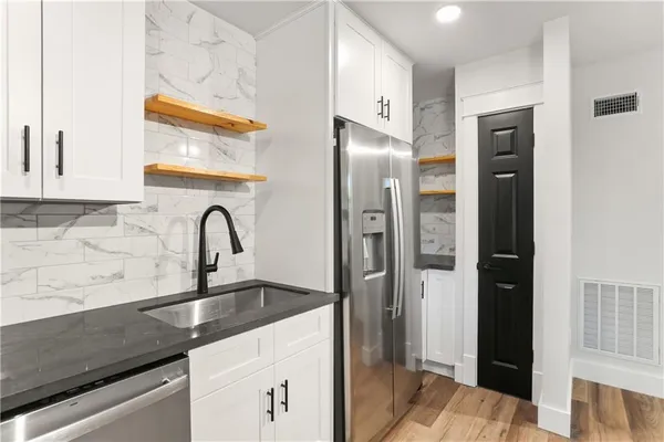 $1,250 | 4421 Burgundy Street, Unit 202, New Orleans, LA 70117
