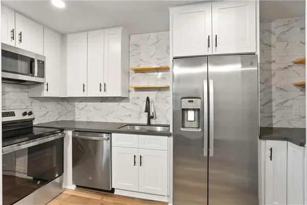 $1,250 | 4421 Burgundy Street, Unit 202, New Orleans, LA 70117