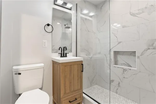 $1,250 | 4421 Burgundy Street, Unit 202, New Orleans, LA 70117