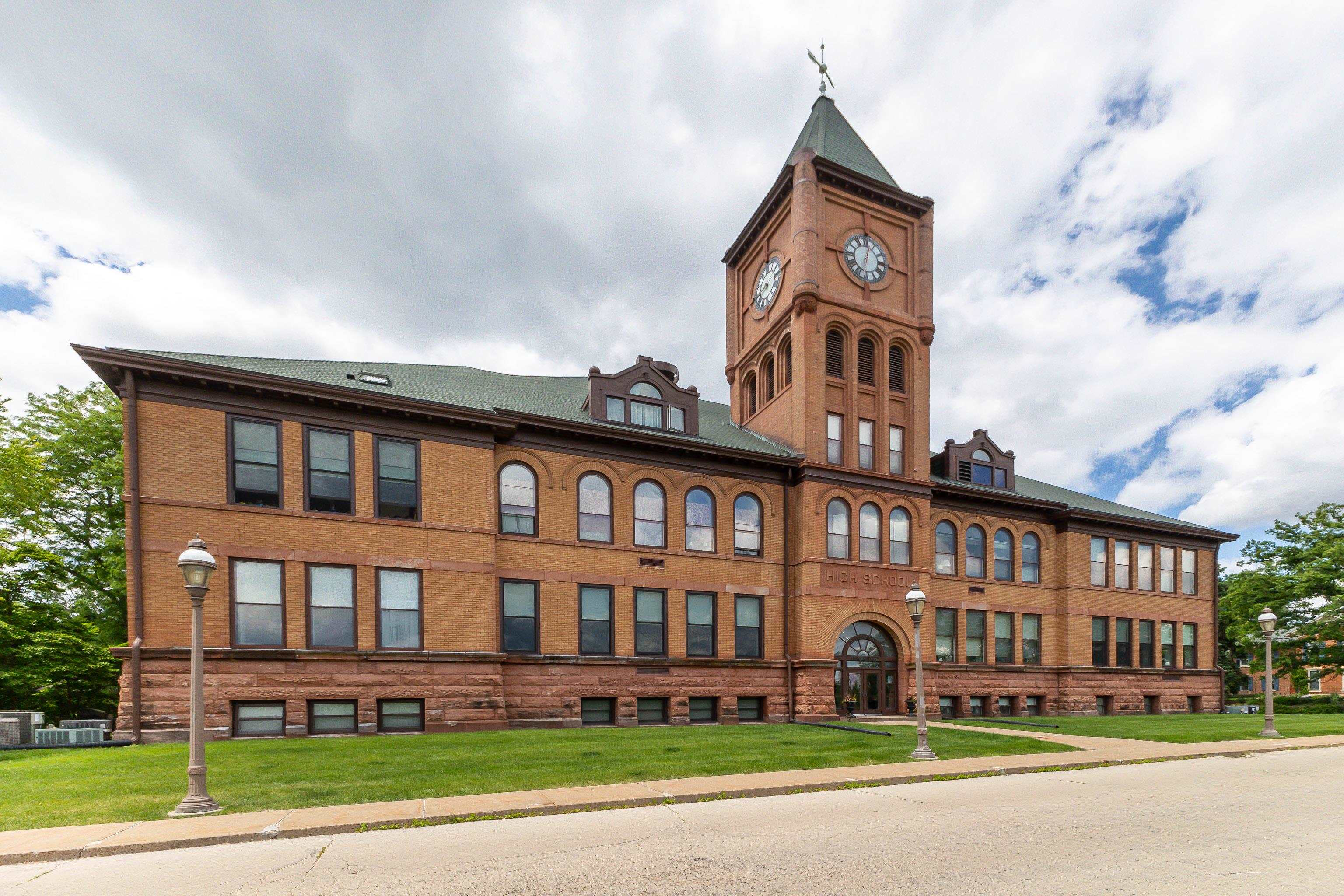 411 South Prospect Street, Unit 204 Galena, IL 61036 - Photo 2 of 18 a front view of a house with a yard
