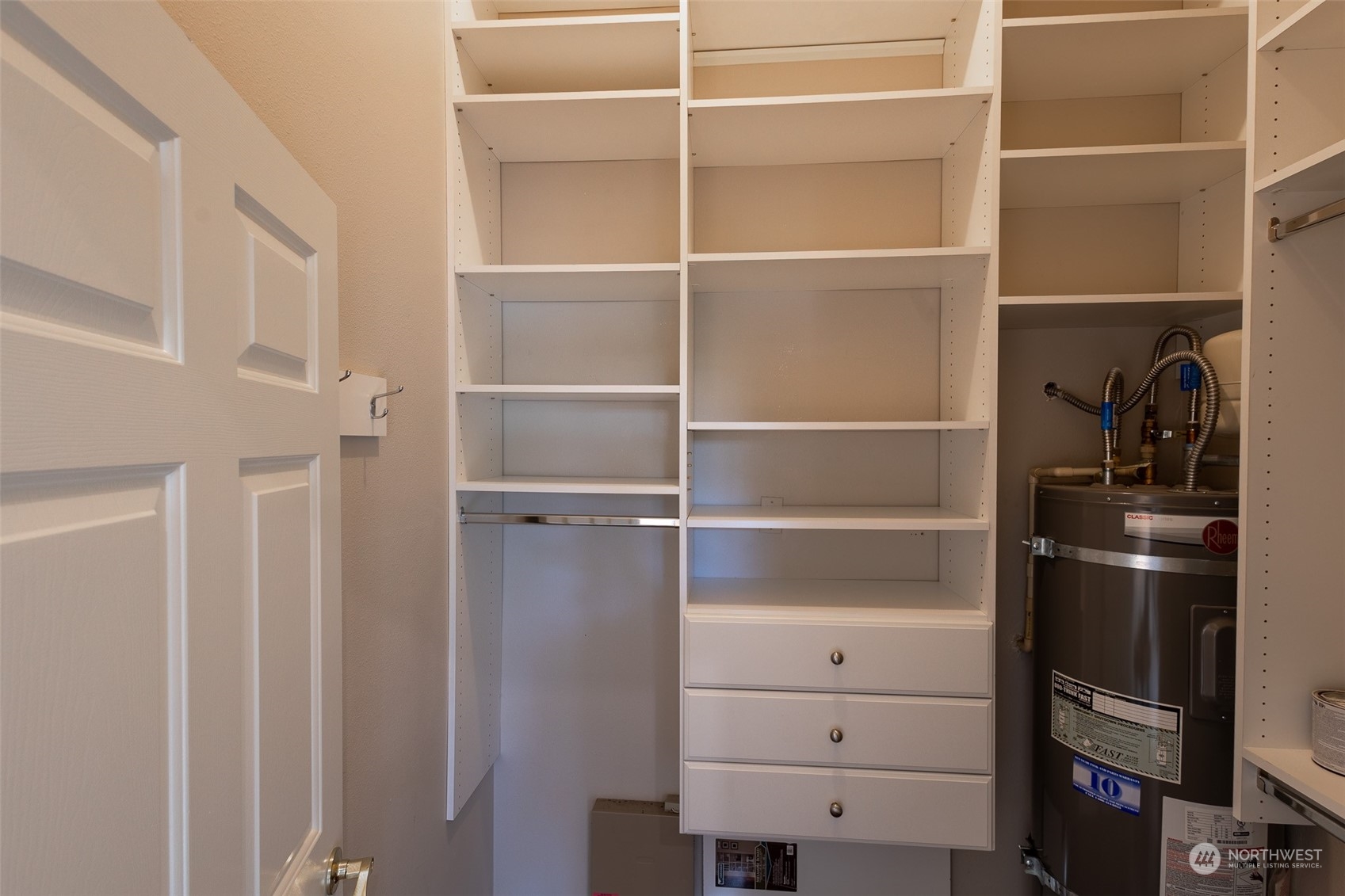 16125 Juanita Woodinville Way Northeast, Unit 2201 Bothell, WA 98011 - Photo 26 of 35 a view of walk in closet with empty racks