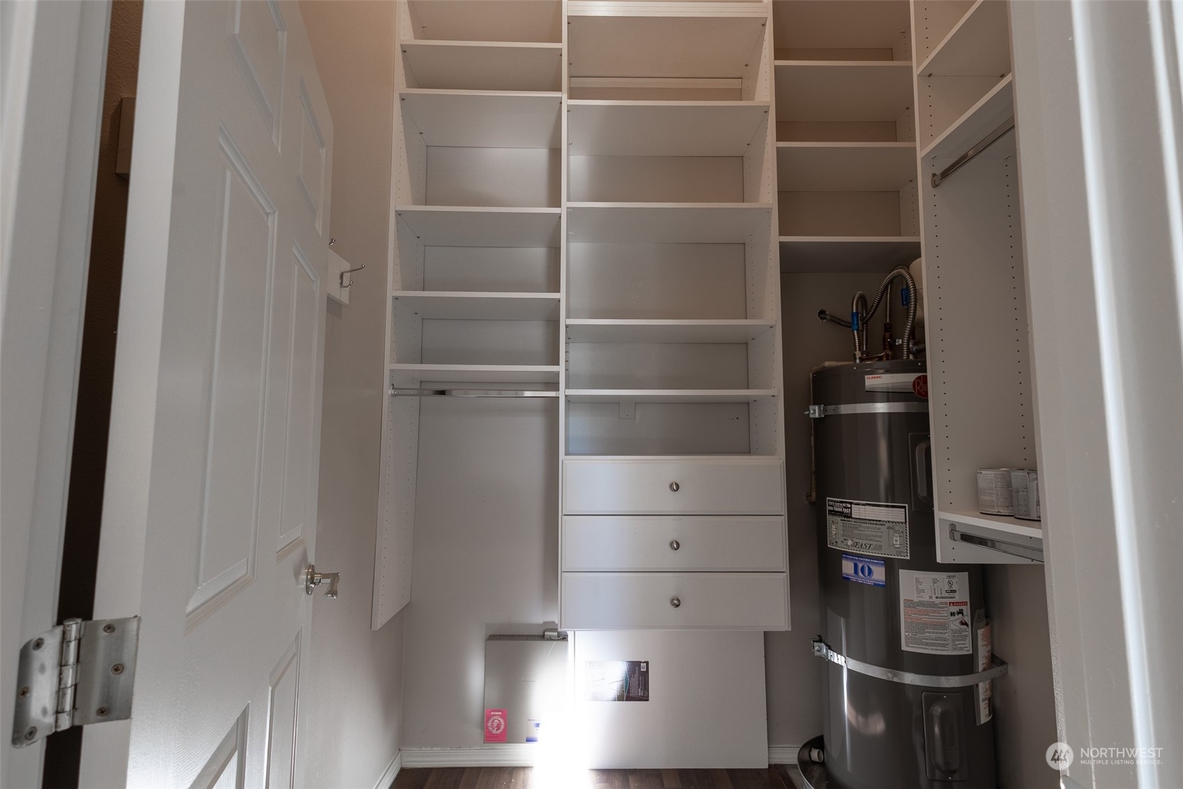 16125 Juanita Woodinville Way Northeast, Unit 2201 Bothell, WA 98011 - Photo 27 of 35 a view of walk in closet with empty racks