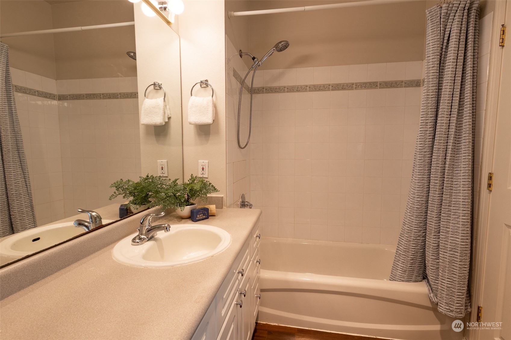 16125 Juanita Woodinville Way Northeast, Unit 2201 Bothell, WA 98011 - Photo 30 of 35