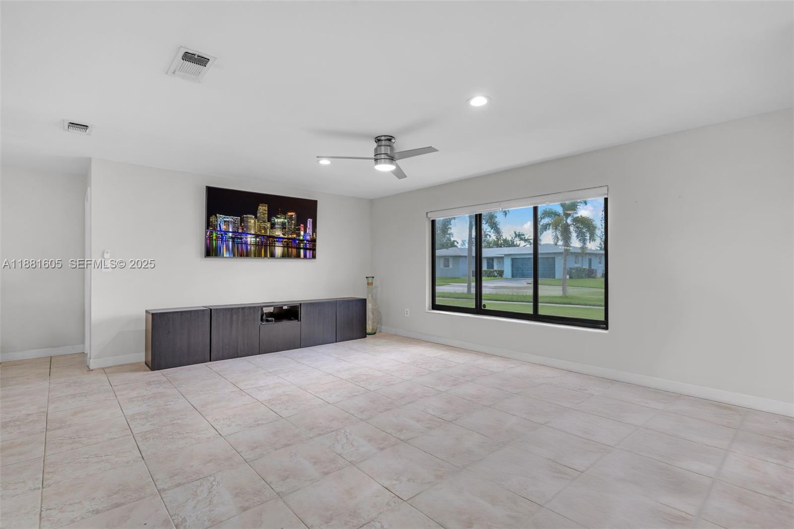 407 Northwest 18th Street Homestead, FL 33030 - Photo 4 of 44