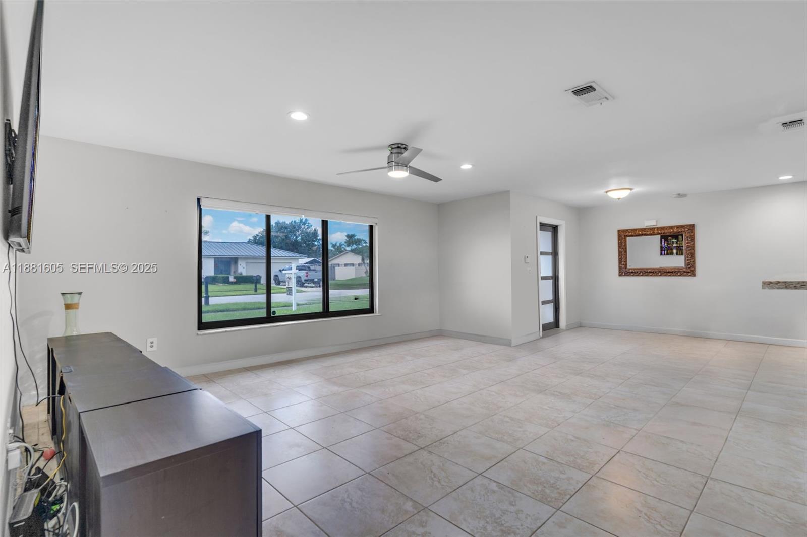 407 Northwest 18th Street Homestead, FL 33030 - Photo 5 of 44