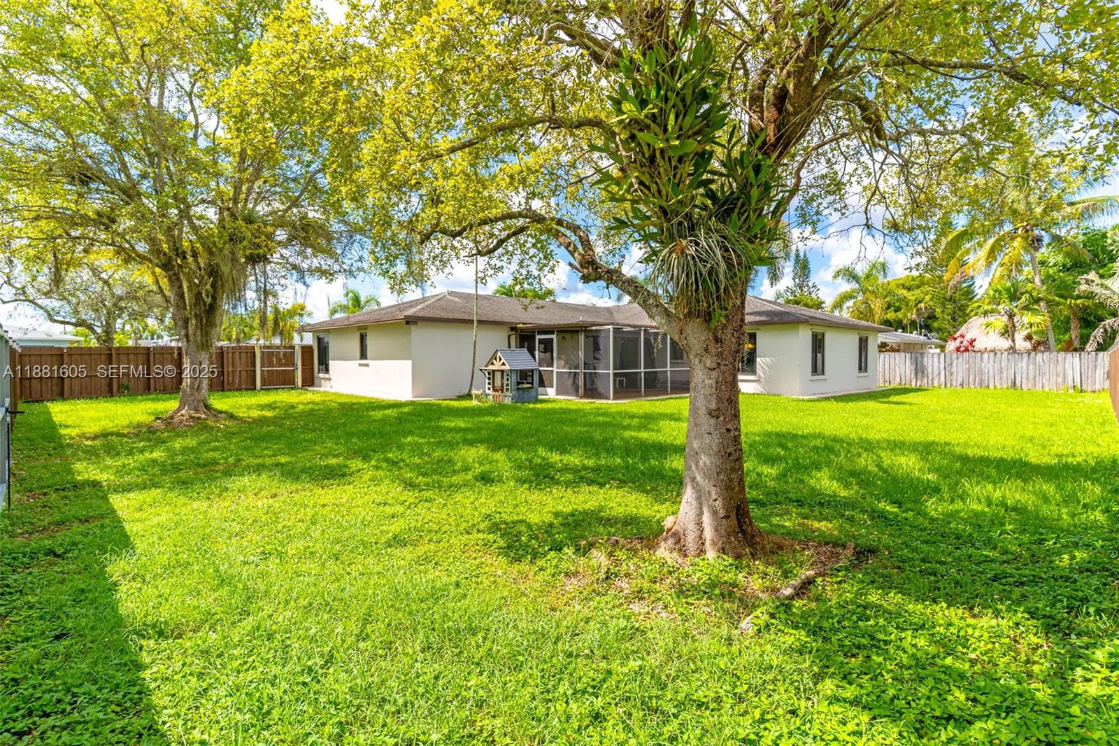 407 Northwest 18th Street Homestead, FL 33030 - Photo 8 of 44