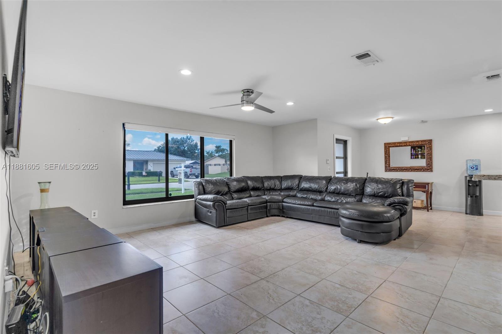 407 Northwest 18th Street Homestead, FL 33030 - Photo 9 of 44