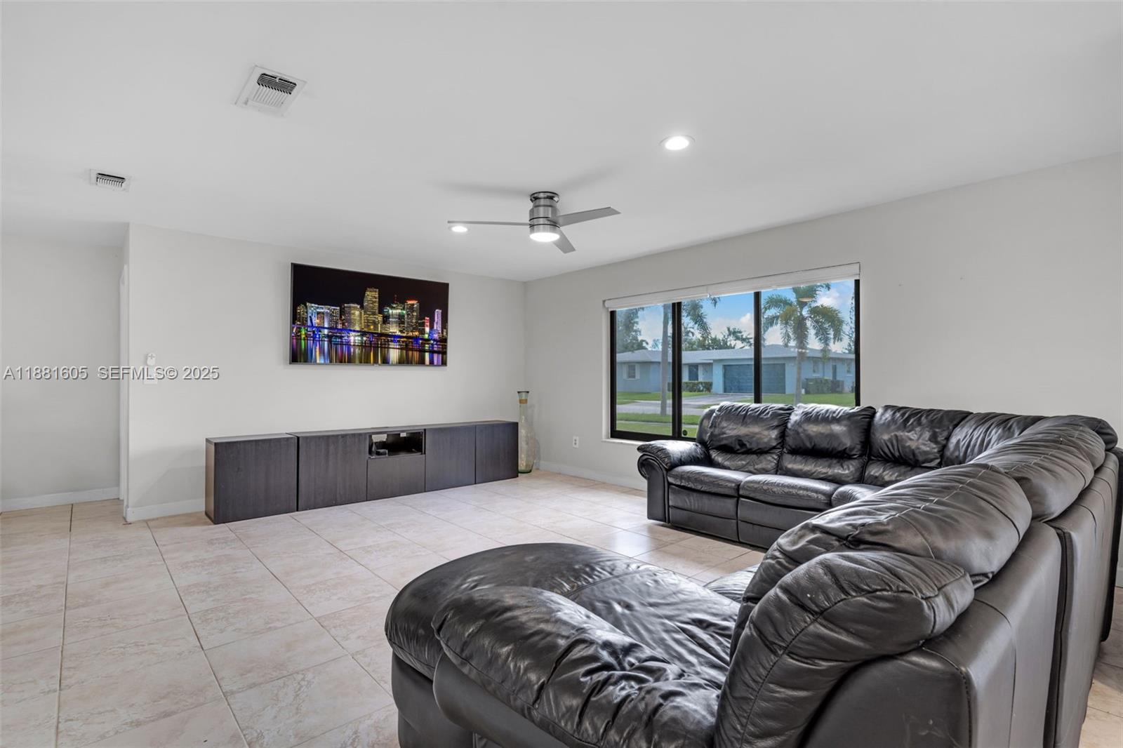 407 Northwest 18th Street Homestead, FL 33030 - Photo 10 of 44